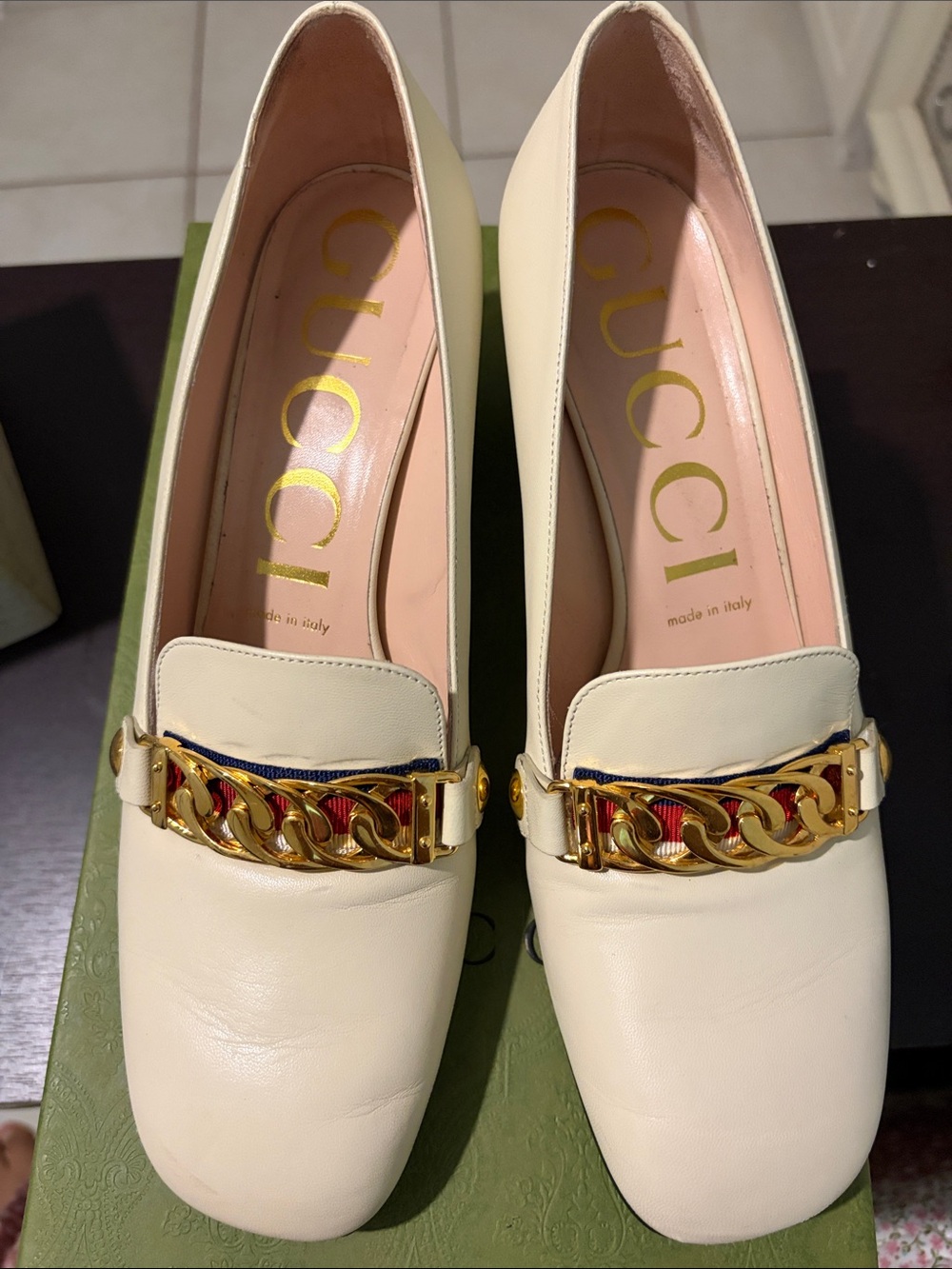 Gucci Cream Leather Loafers with Gold Chain and Red/Blue Trim
